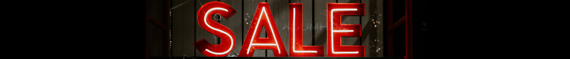 Large neon sign with the red lettering SALE