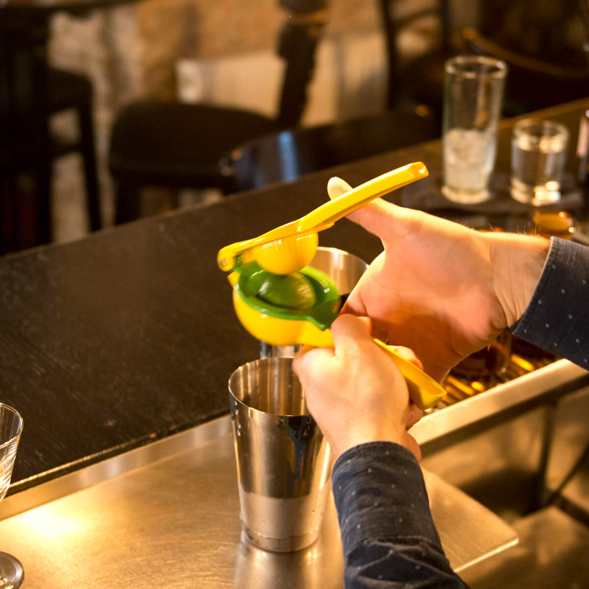 Lime and lemon squeezer, yellow - aluminium